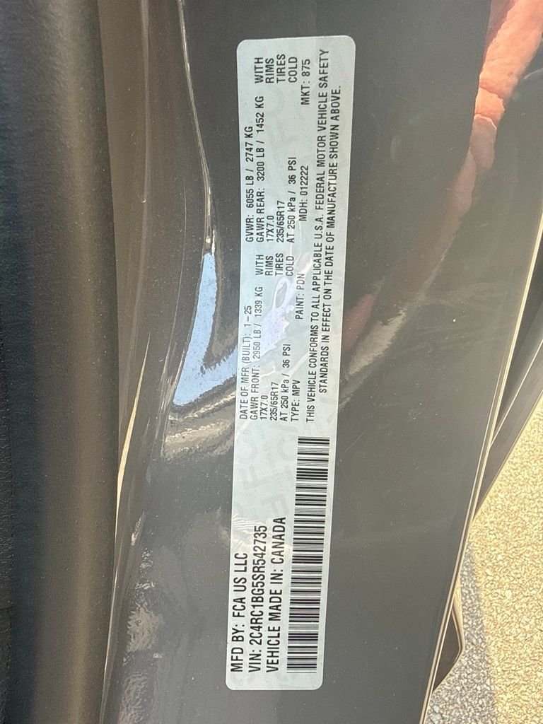 Used 2025 White Chrysler Select image 13
