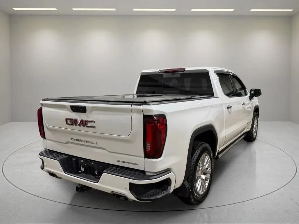 Certified Used 2022 White Frost Tricoat GMC Denali image 4