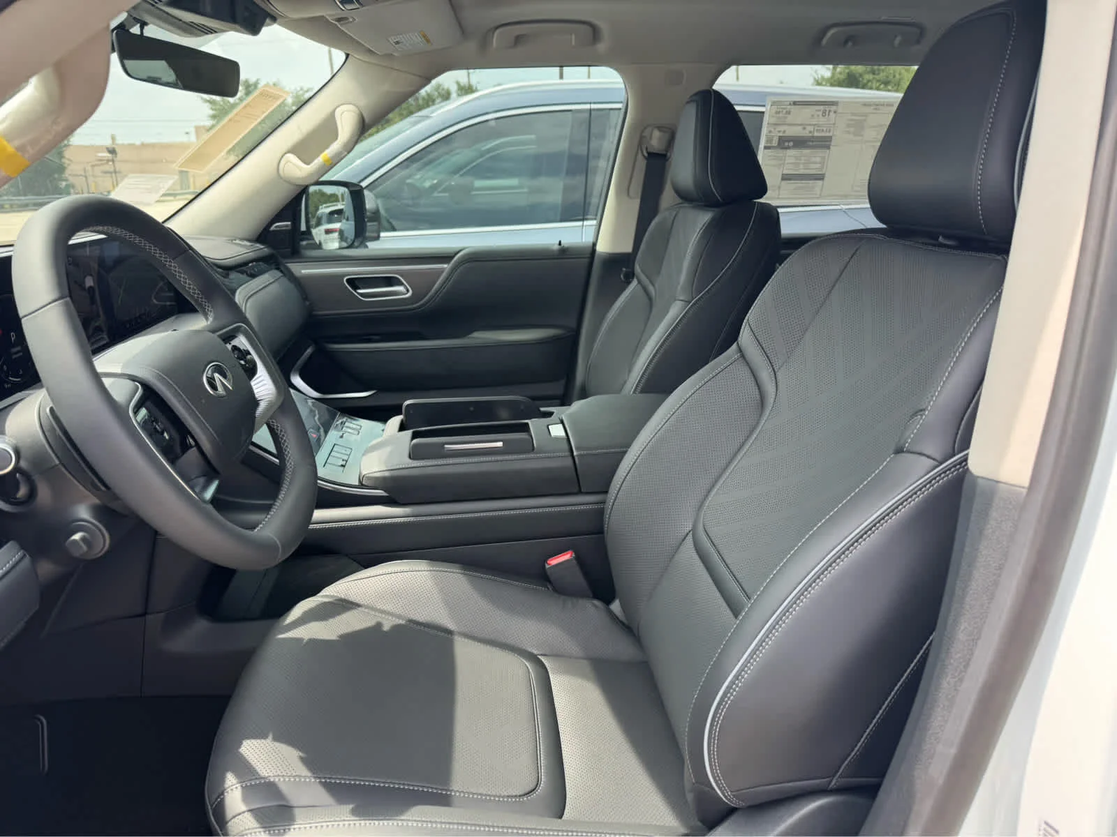 New 2026 RADIANT WHITE INFINITI Luxe 2WD image 8