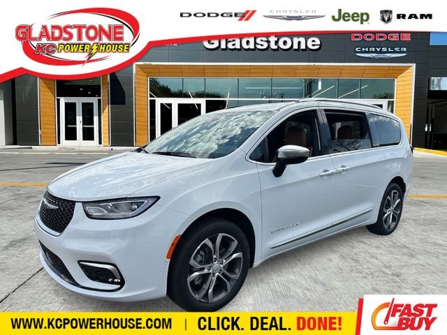 2026 Chrysler Pacifica Pinnacle AWD's photo