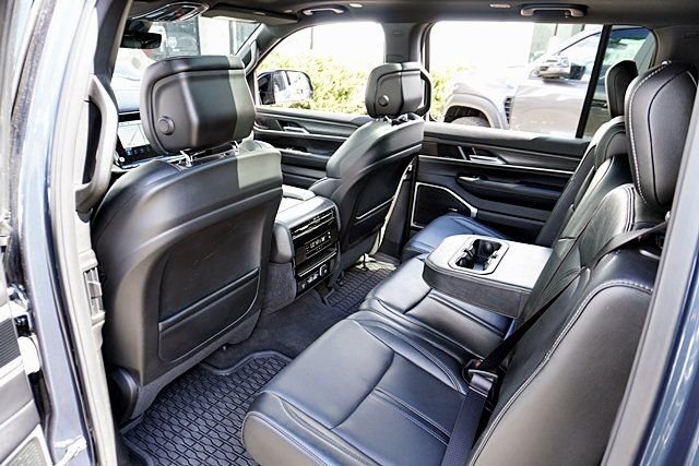 2023 Jeep Wagoneer Series II - Photo 18