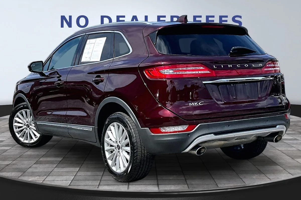 Used 2019 Red Lincoln Standard image 4