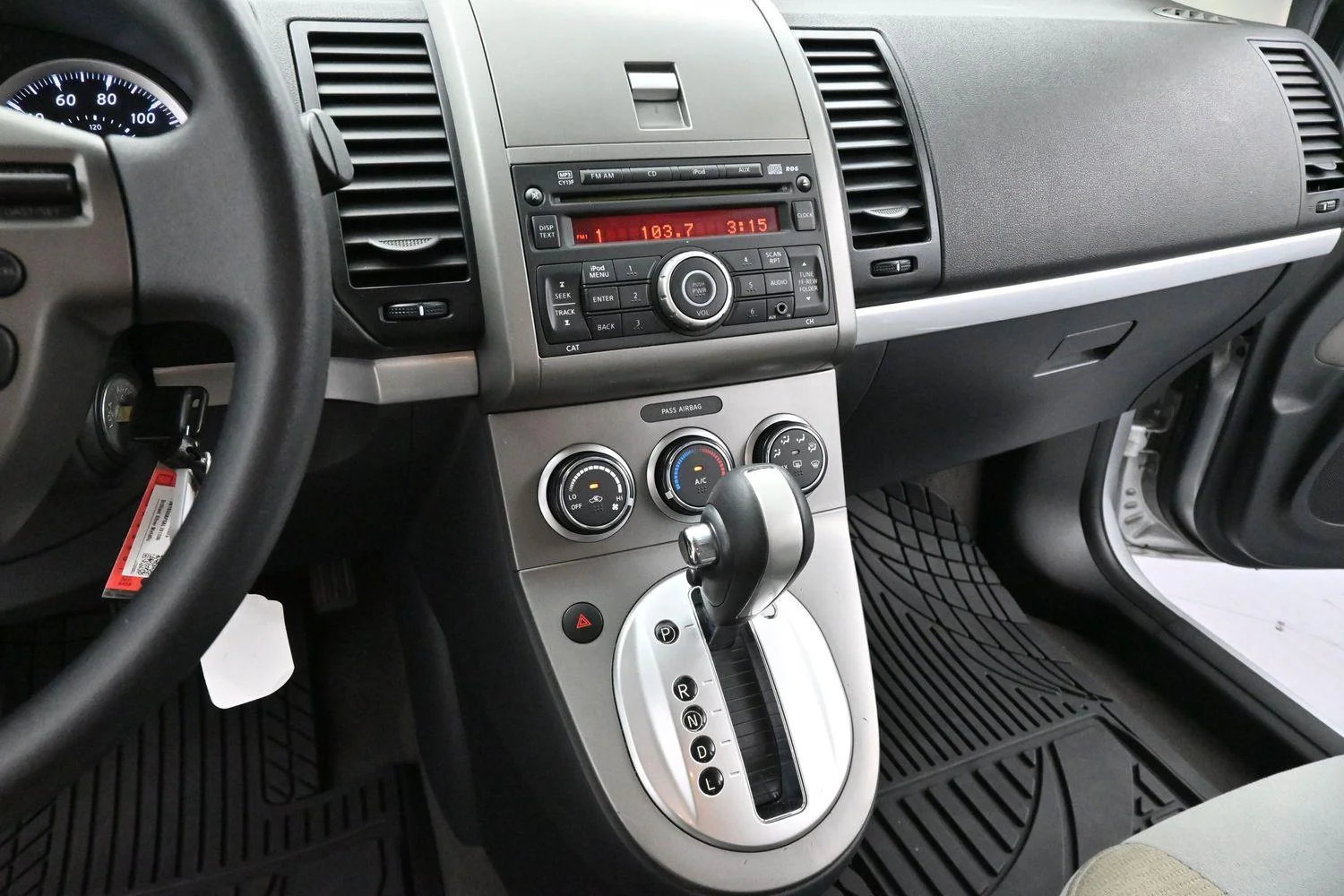 Used 2010 Brilliant Silver Metallic Nissan 2.0 SR image 17