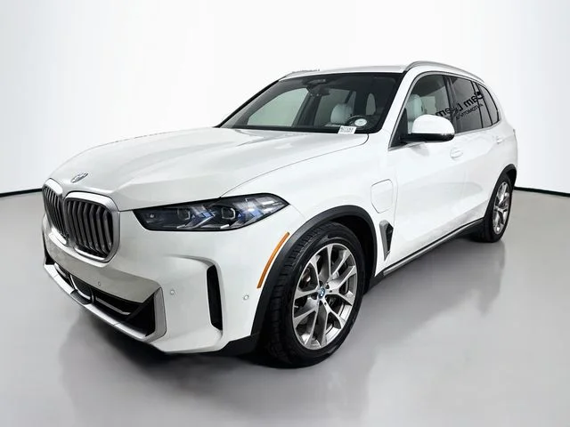 Used 2024 White BMW xDrive50e image 3