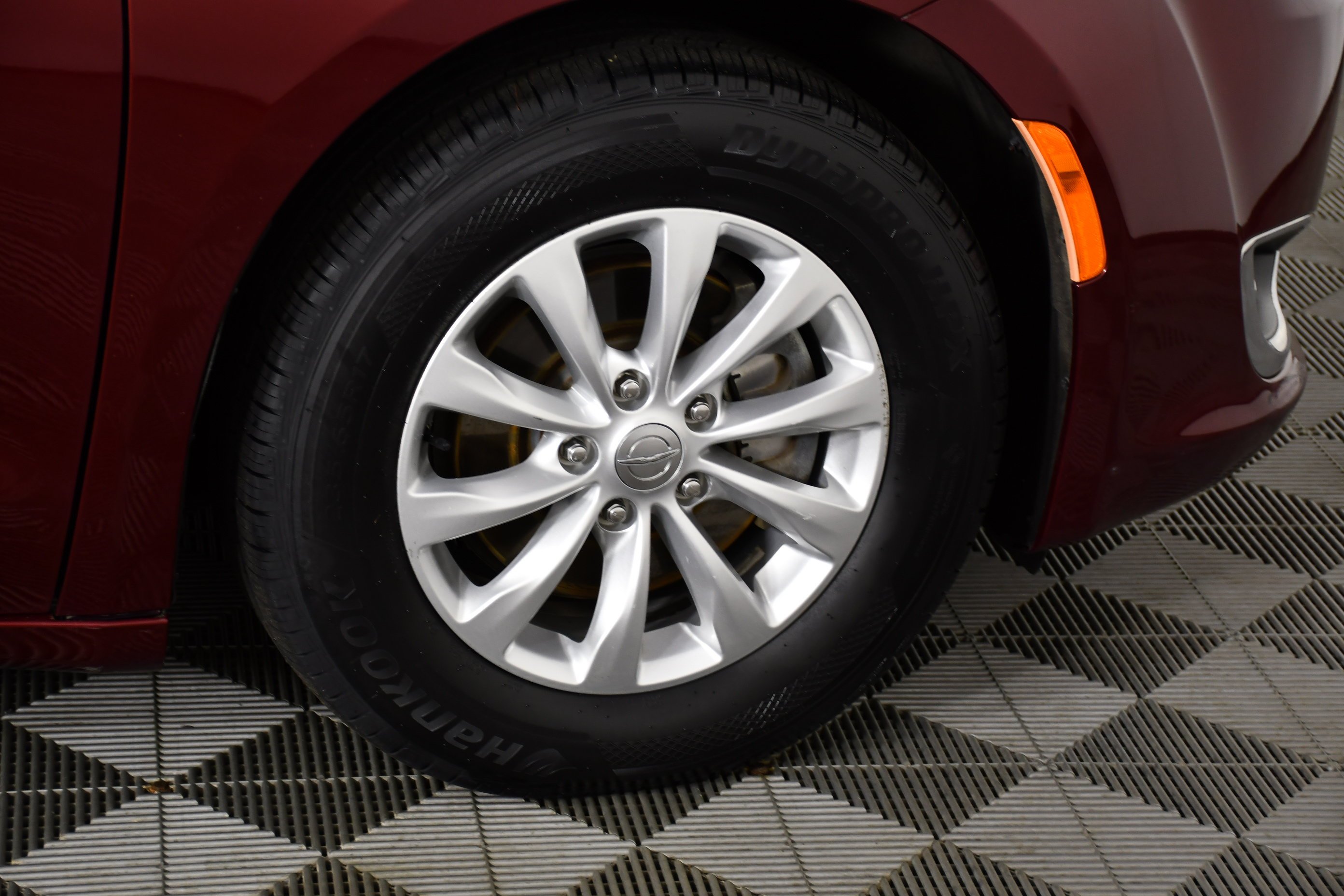 Used 2019 Velvet Red Pearlcoat Chrysler Touring L image 51