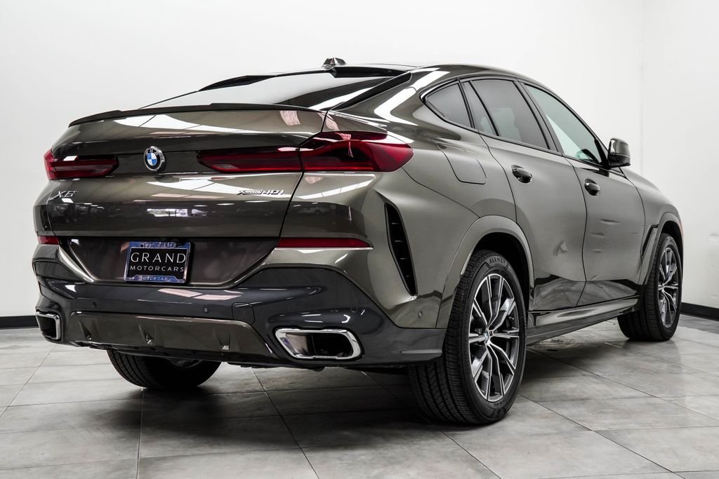 Used 2024 Green BMW xDrive40i image 11