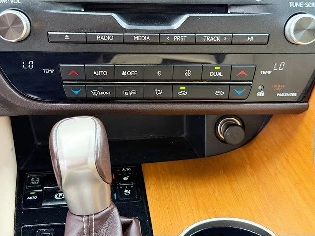 Used 2019 White Lexus 350 image 16