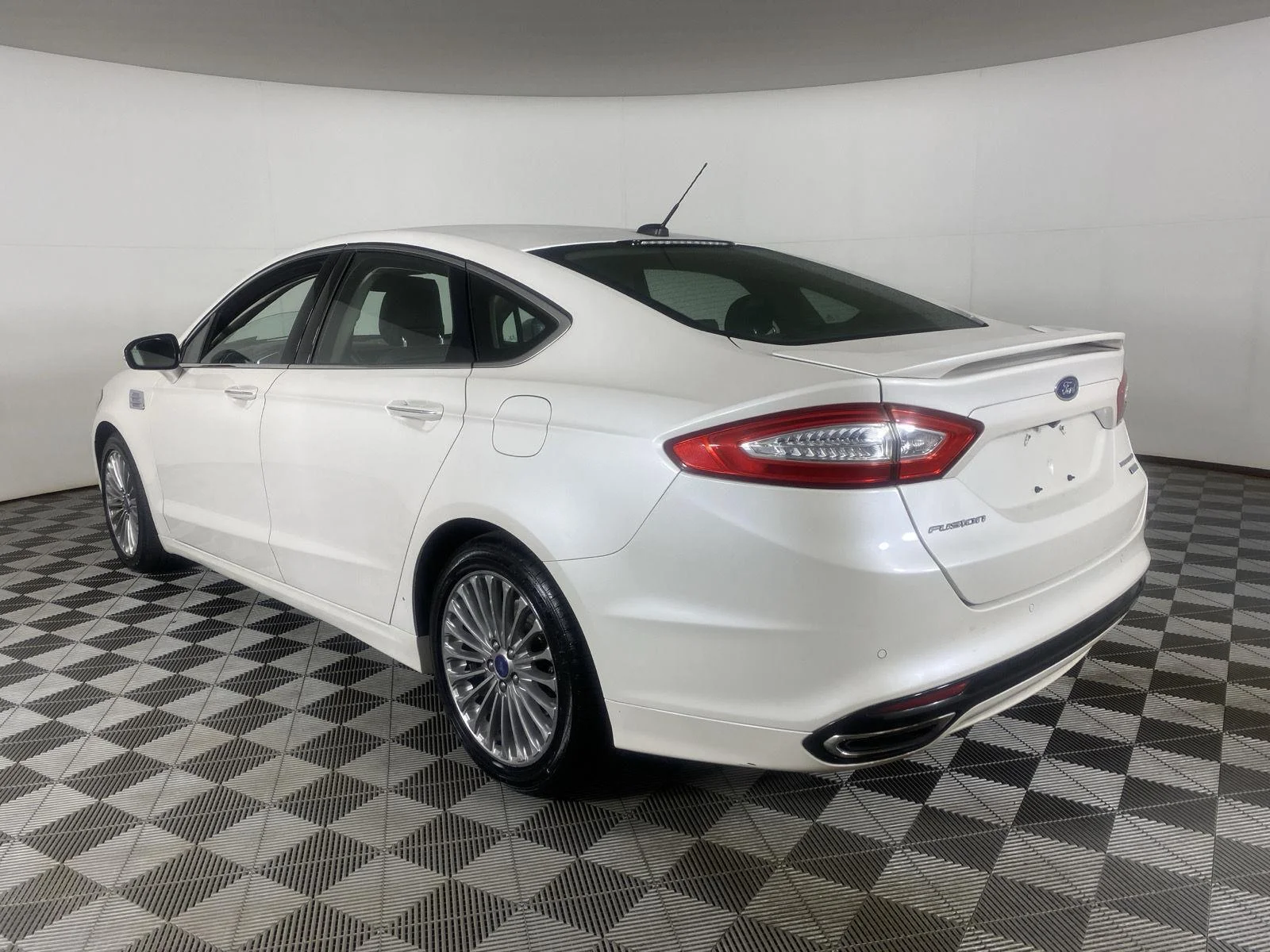 Used 2014 White Platinum Tri-Coat Metallic Ford Titanium image 7