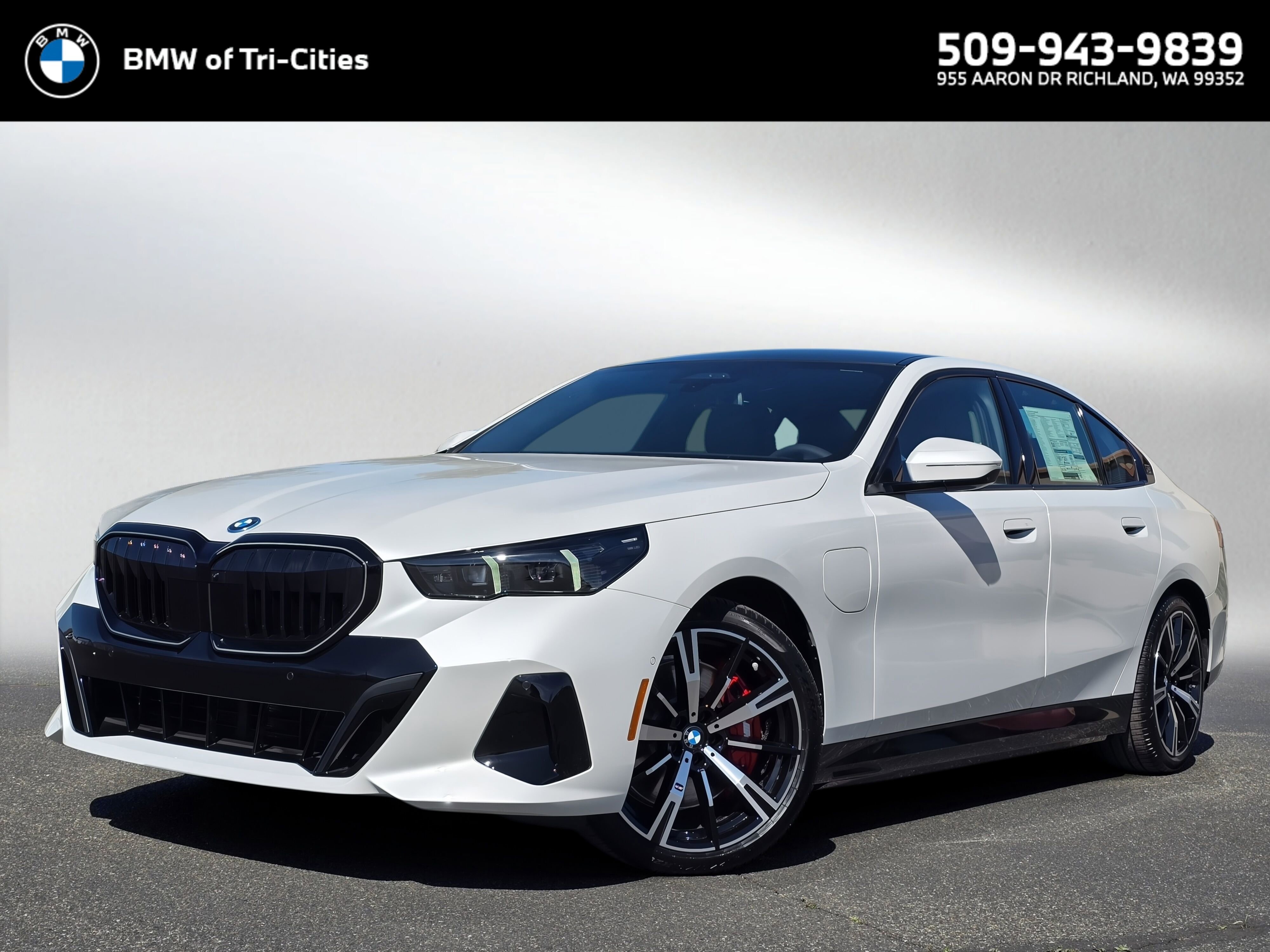 2026 BMW 5 Series 550e xDrive Sedan's photo