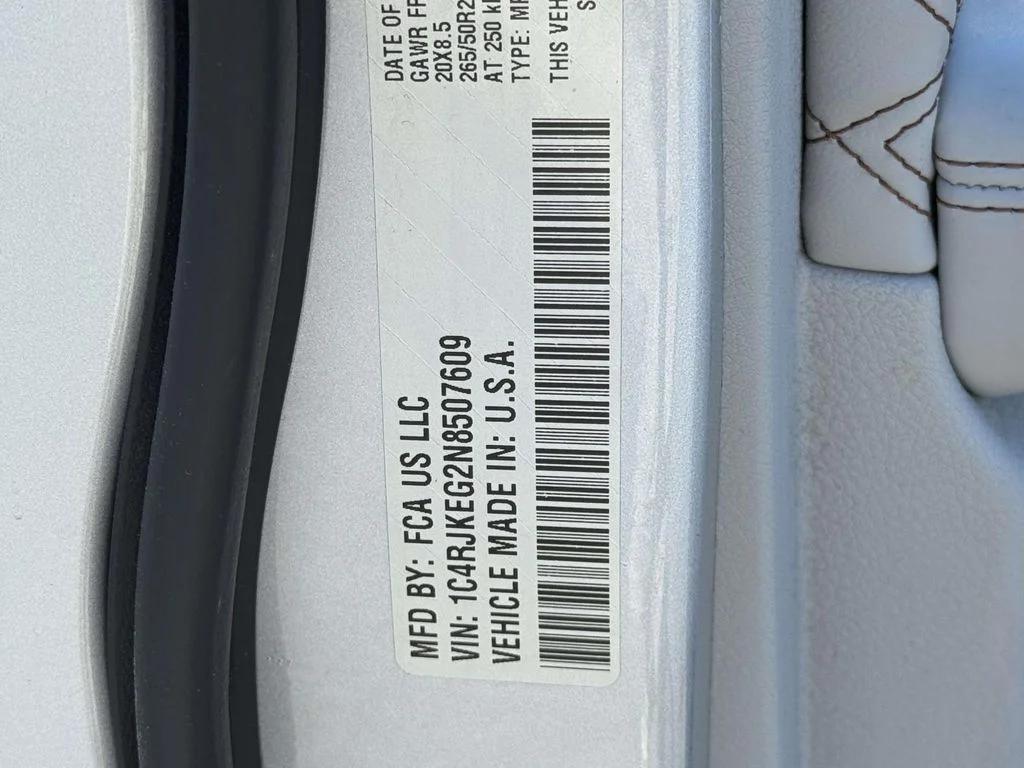 Used 2022 Silver Jeep Summit image 29