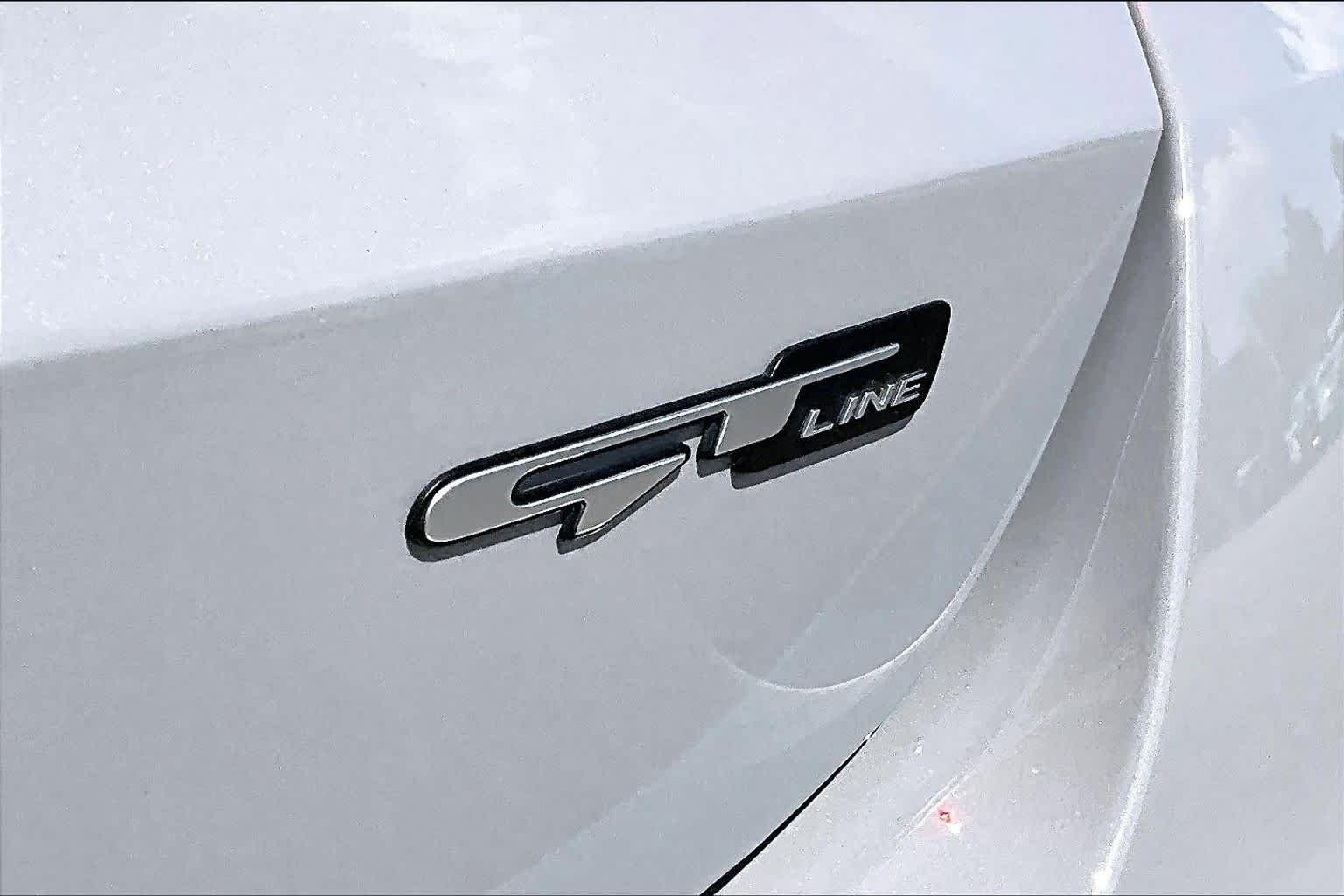 Used 2022 Wolf Gray Kia GT-Line image 9