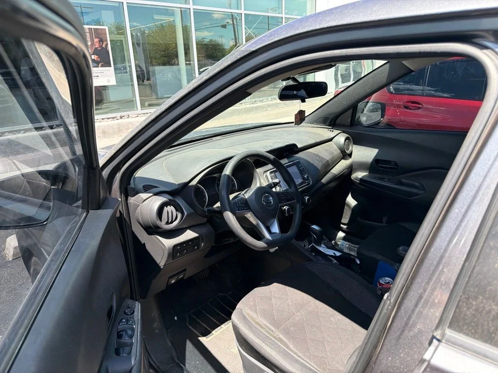 Used 2020 Gray Nissan S image 9