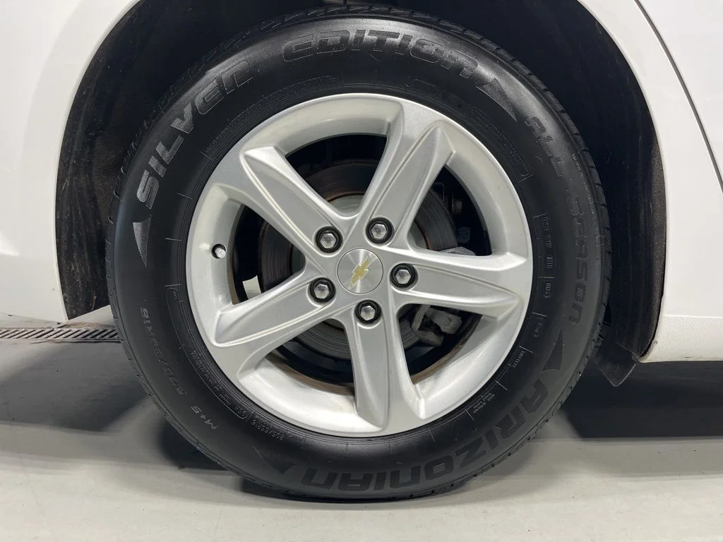 Used 2020 Summit White Chevrolet LS image 32