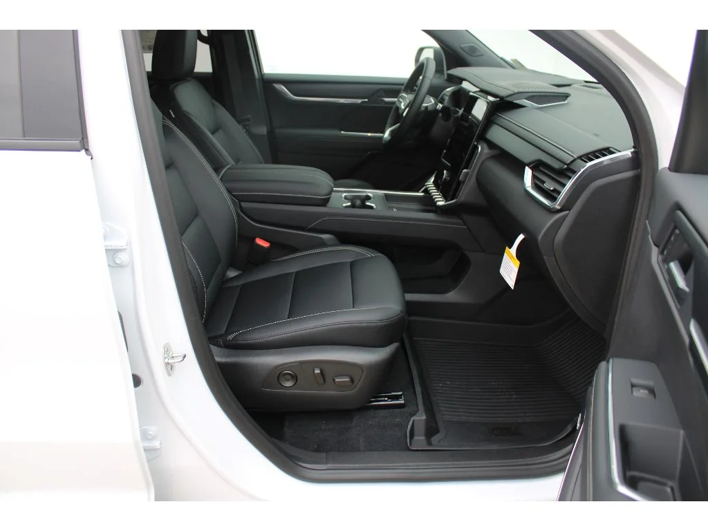 2026 GMC Acadia Elevation - Photo 9