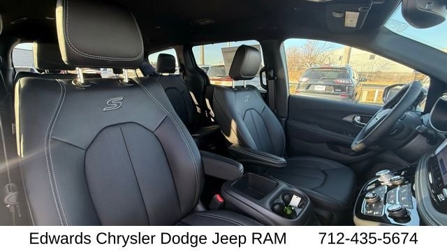 2026 Chrysler Pacifica Select - Photo 45
