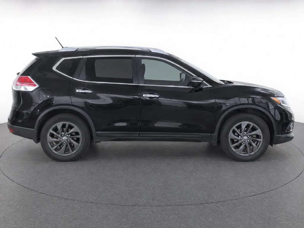Used 2015 Black Nissan SL image 8