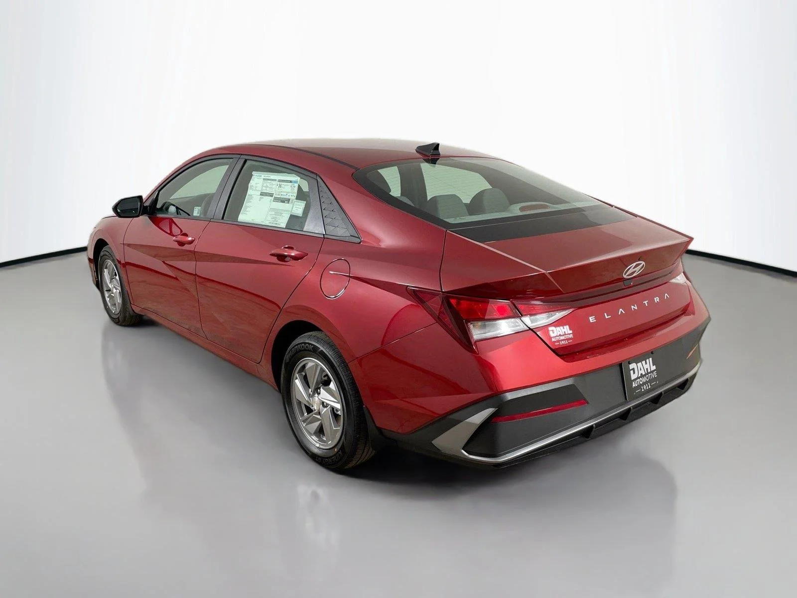Used 2025 Ultimate Red Hyundai SE image 5