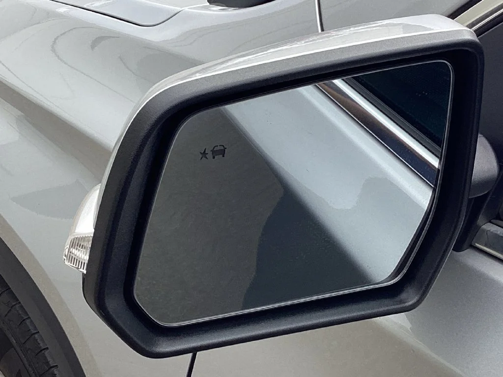 Used 2021 SILVER ICE METALLIC Chevrolet LT Cloth image 24