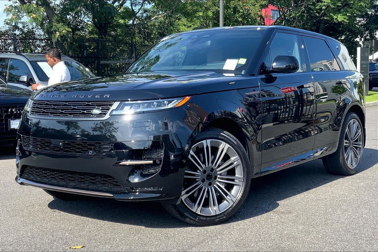 New 2026 Santorini Black Land Rover Dynamic SE image 1