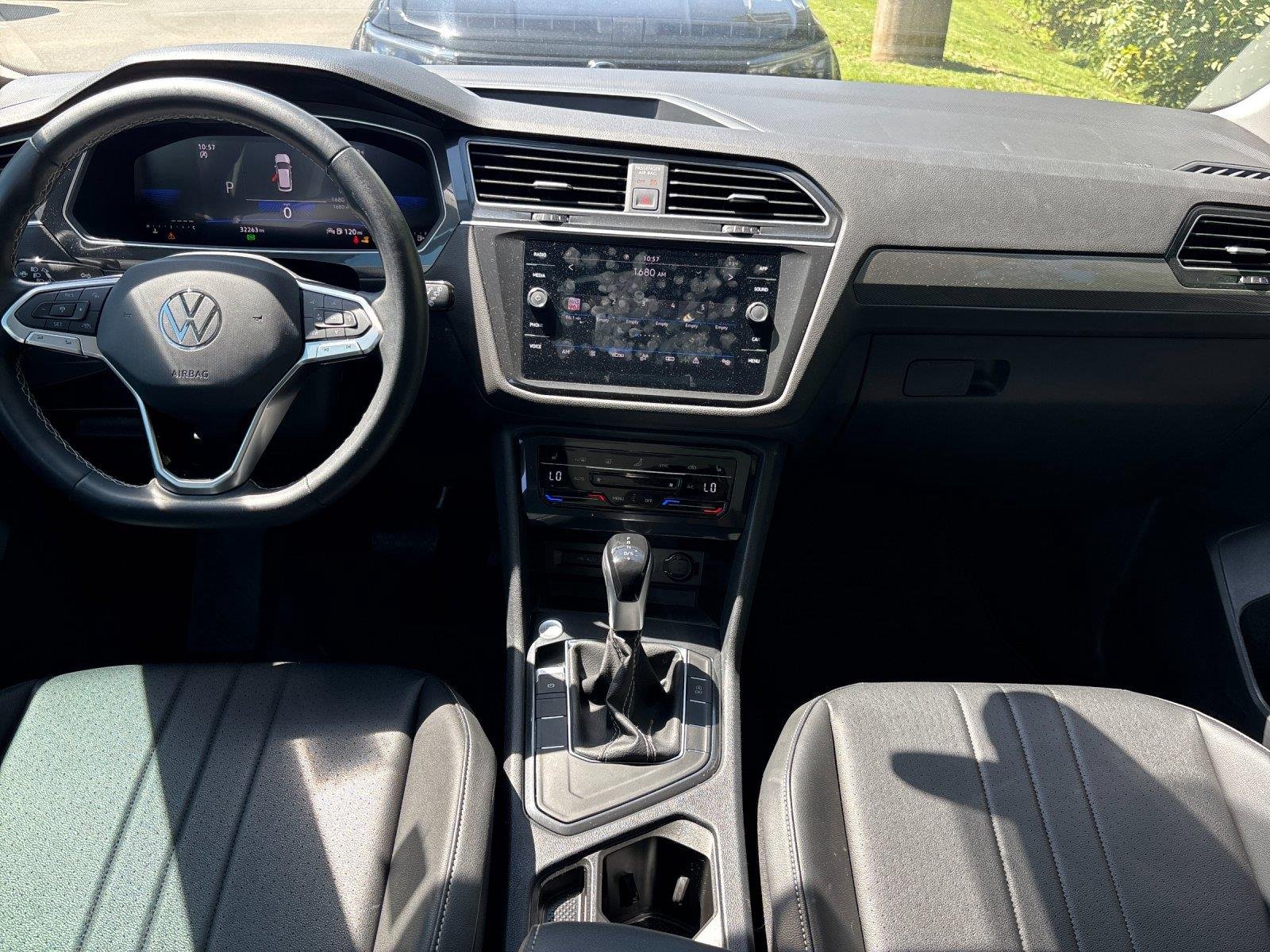 Used 2023 Opal White Pearl Volkswagen SE image 33
