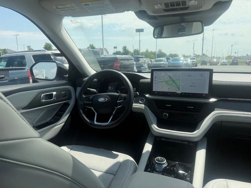 Used 2025 White Ford Platinum image 54