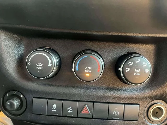 Used 2016 Gray Jeep Unlimited Sahara image 31