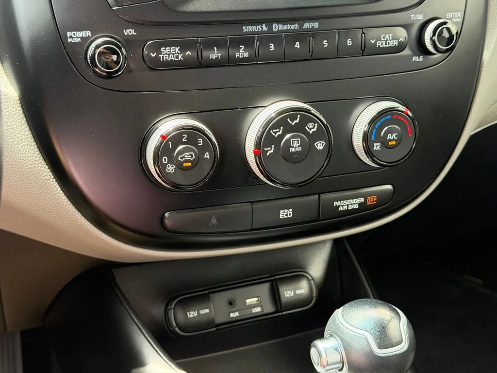 Used 2016 Silver Kia Base image 14
