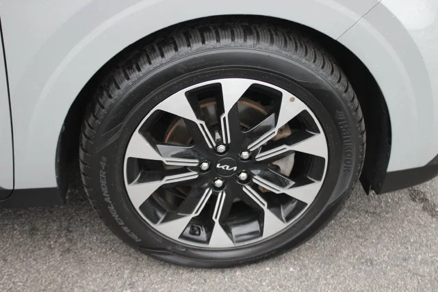 Used 2024 White Kia EX image 37