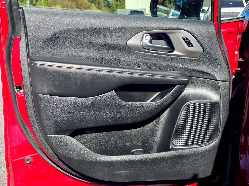 Used 2025 Red Chrysler Select image 44