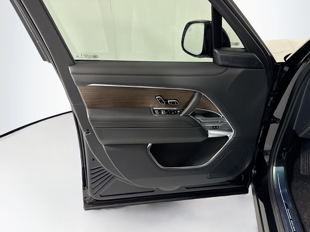 New 2026 Santorini Black Land Rover SE image 24