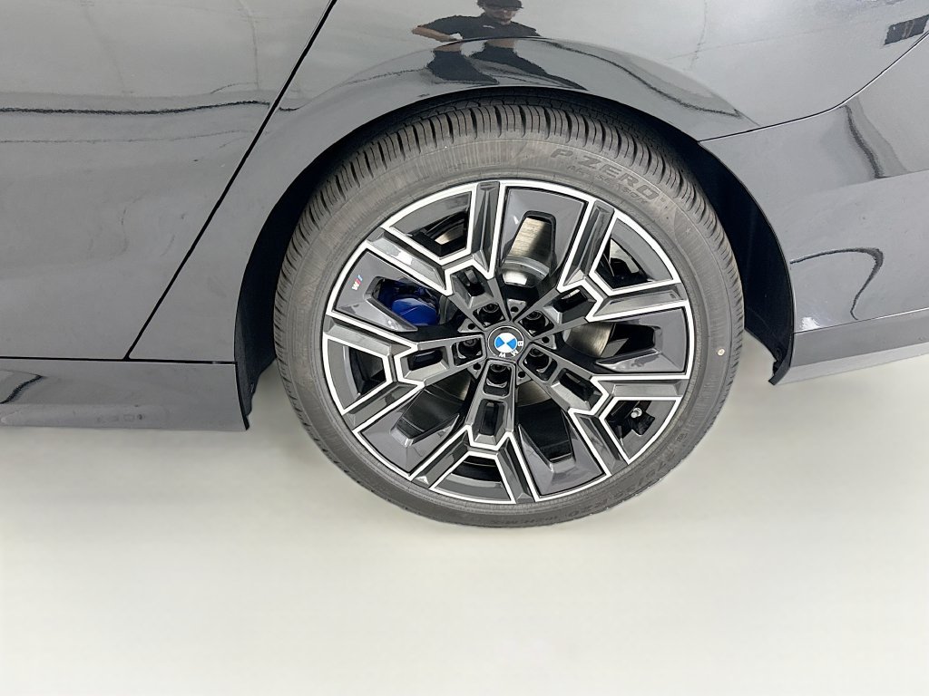 Used 2027 Black Sapphire Metallic BMW 530i xDrive image 30