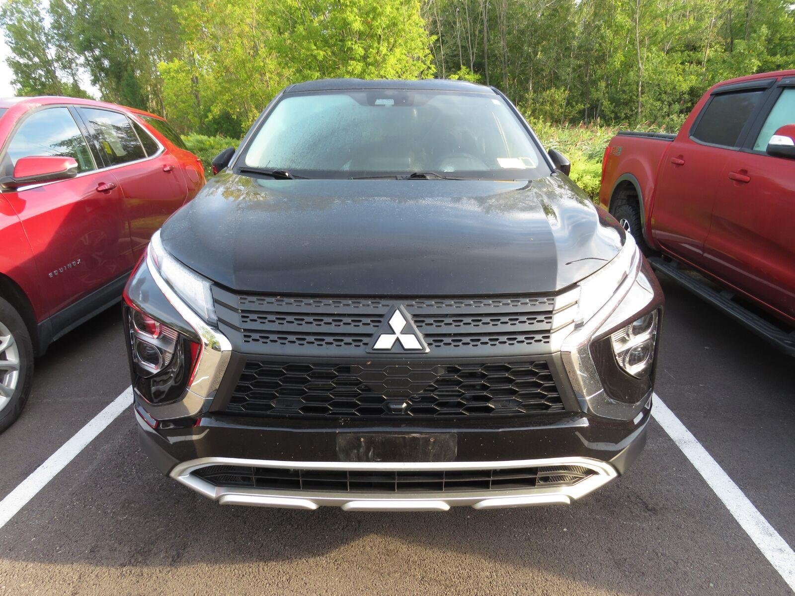 Used 2023 Labrador Black Pearl Mitsubishi SE image 4