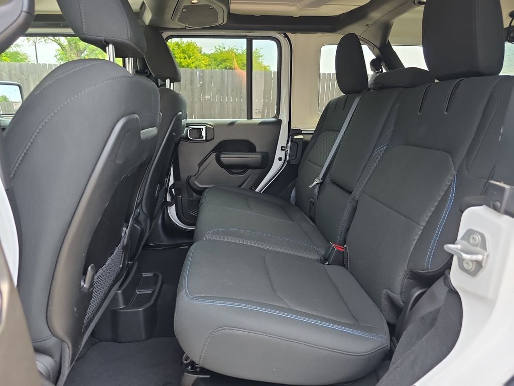 Used 2025 White/off-white Jeep Rubicon 4xe image 11