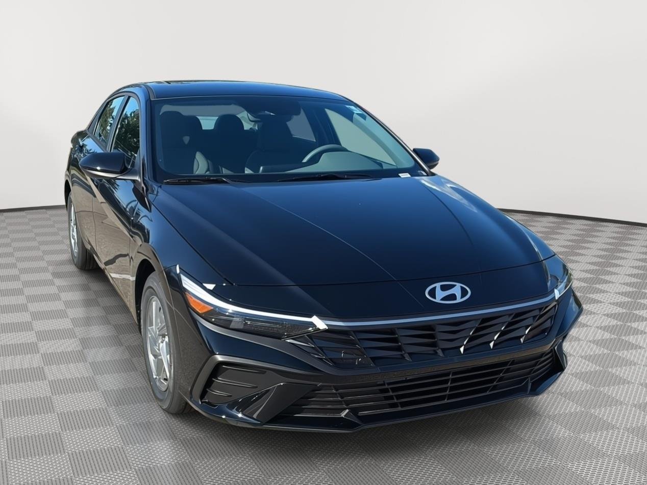 Used 2026 Abyss Black Hyundai SE image 3