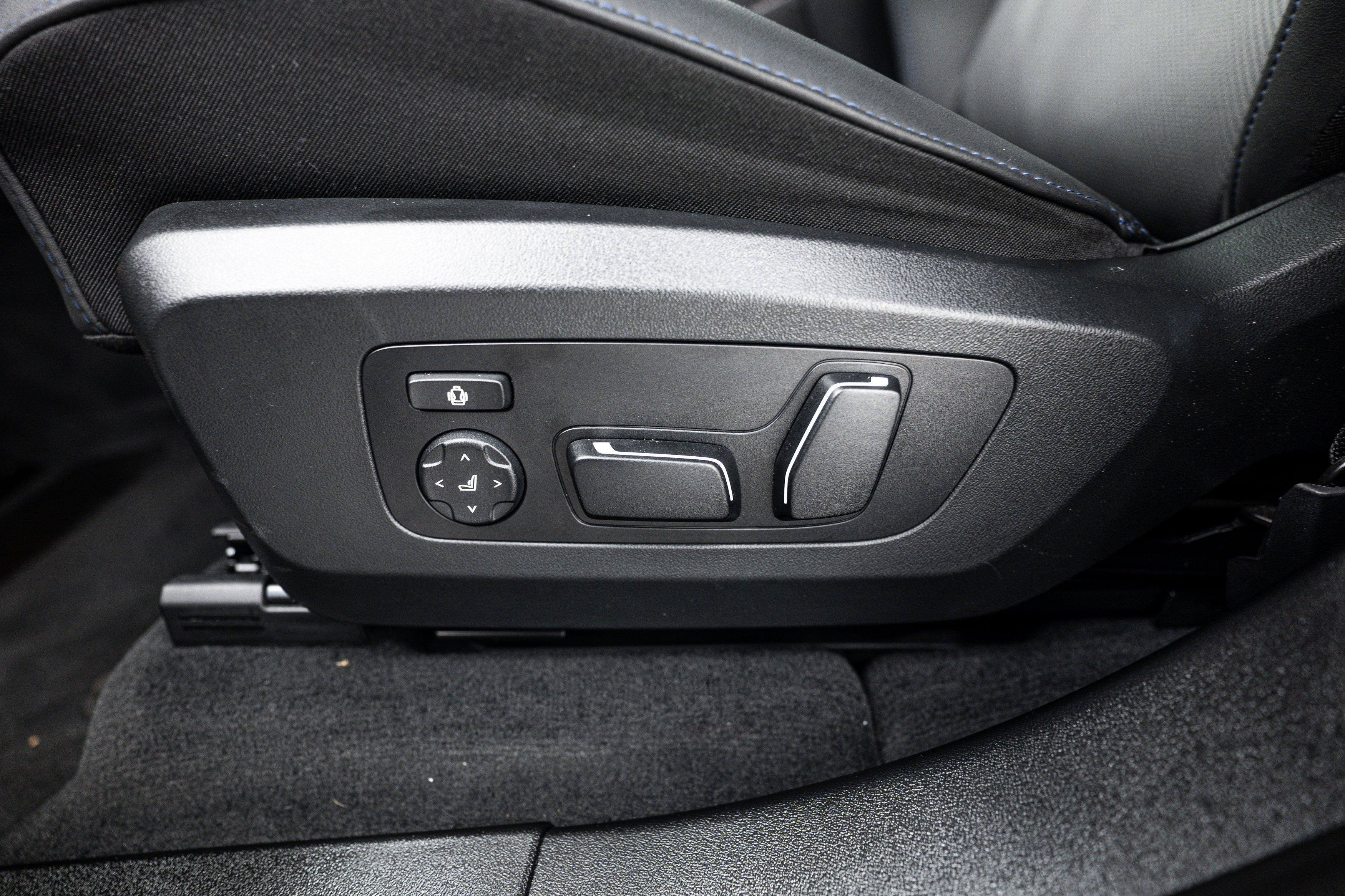 Used 2025 Brooklyn Grey Metallic BMW M50 xDrive image 14