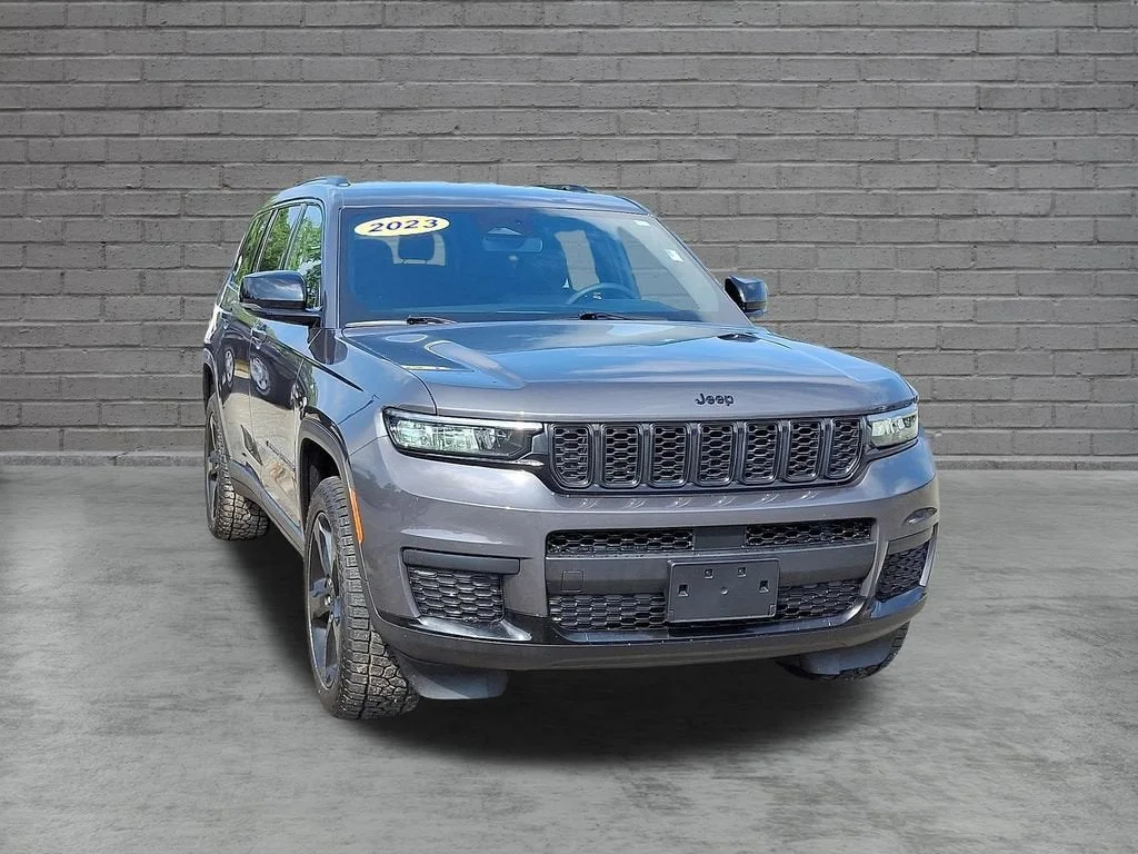 Used 2023 Gray Jeep Altitude 4x4 image 44