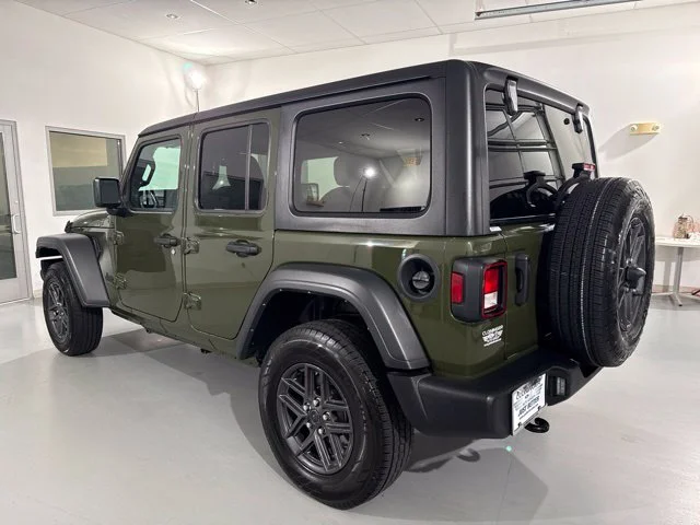 Used 2024 Green Jeep Sport S image 5