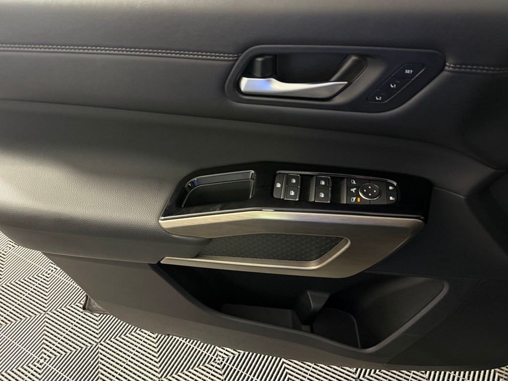 2025 Nissan Pathfinder Platinum - Photo 22
