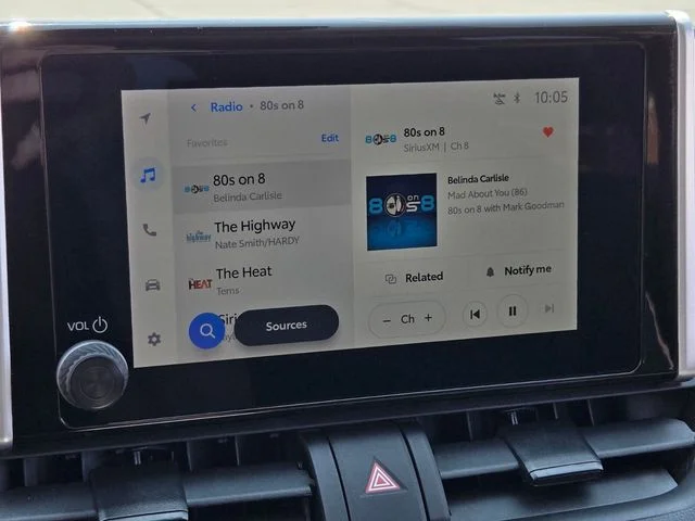2025 Toyota RAV4 XLE - Photo 27