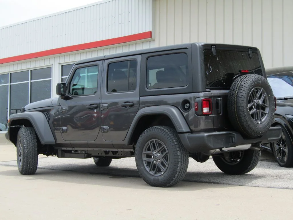 New 2026 granite crystal metallic clearcoat Jeep Sport RHD image 10