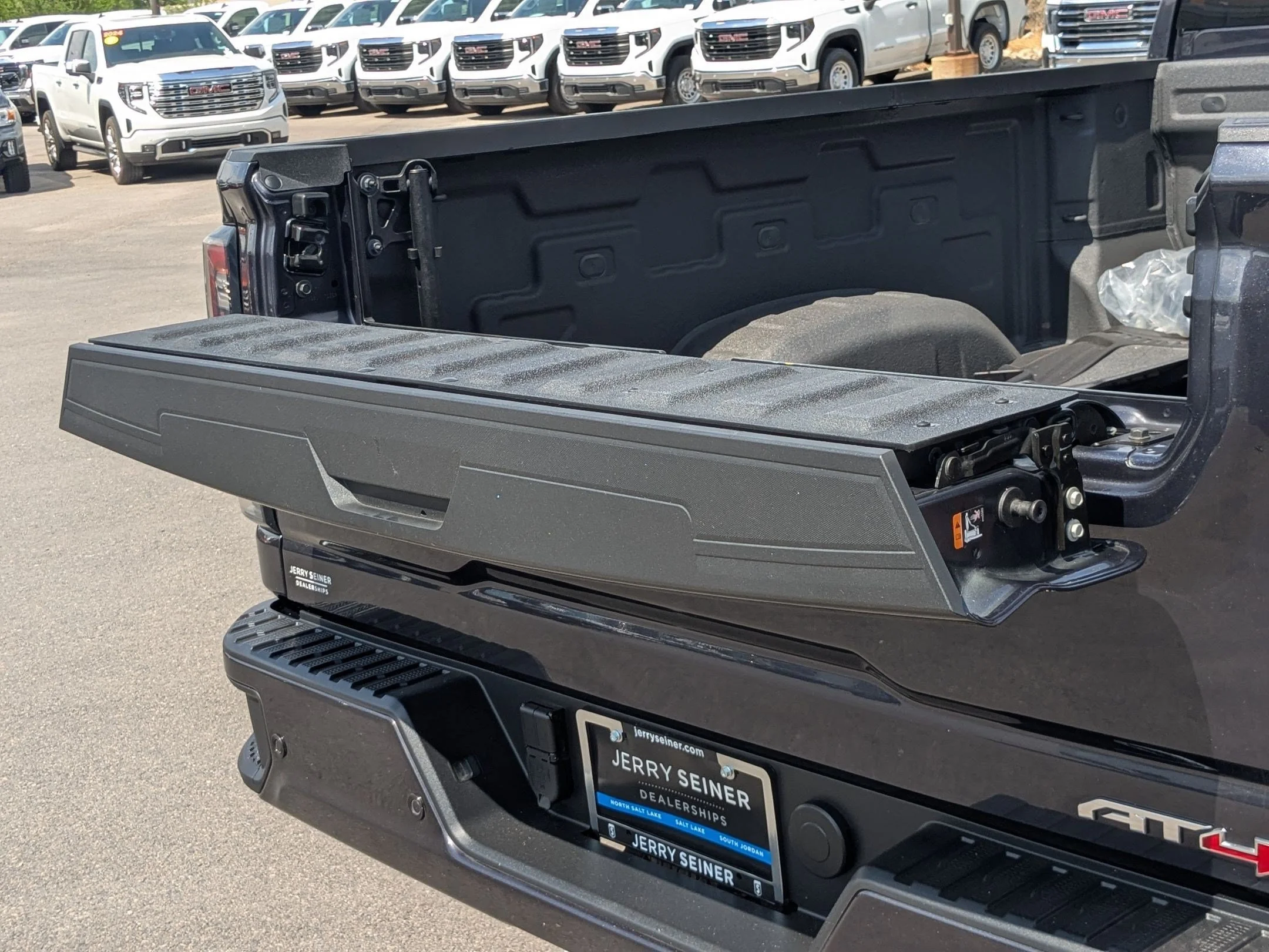 Used 2025 Titanium Rush Metallic GMC AT4 image 34