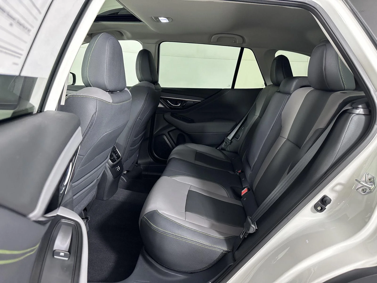 Used 2025 Crystal White Pearl Subaru Onyx Edition image 27