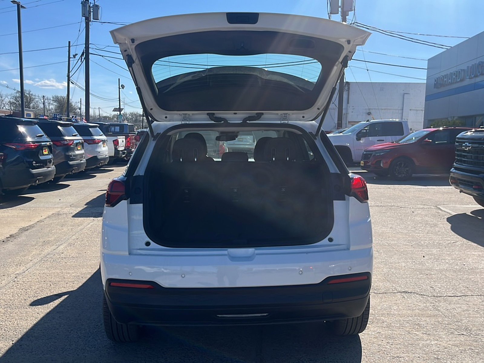 New 2027 Summit White Chevrolet LT image 11