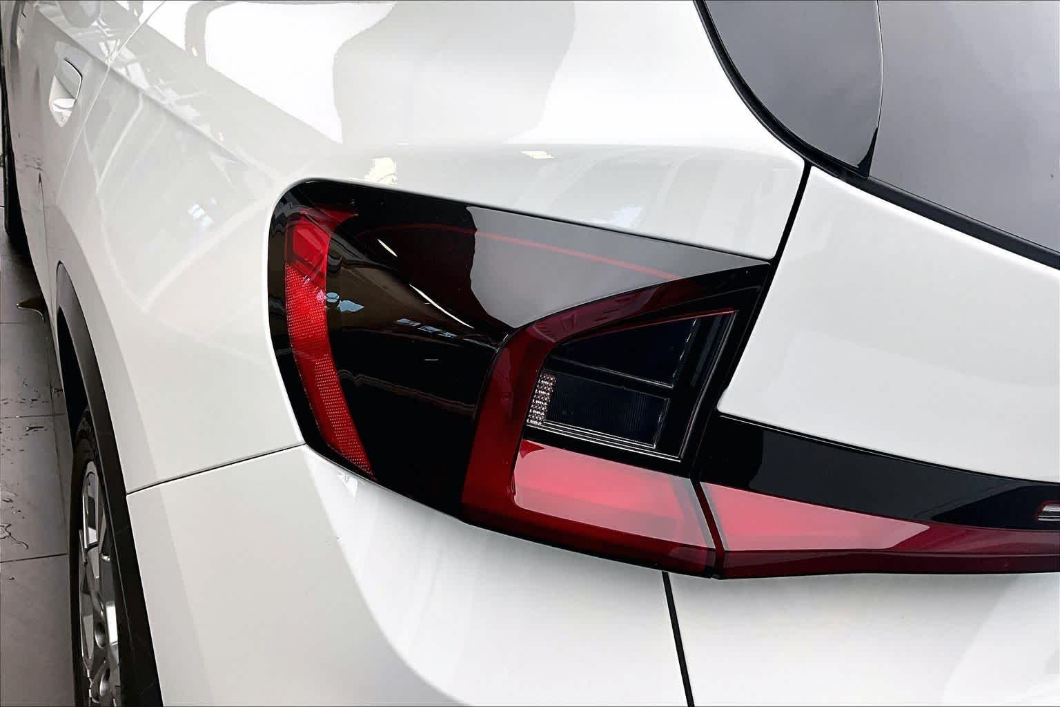 Used 2025 Alpine White BMW xDrive28i image 55