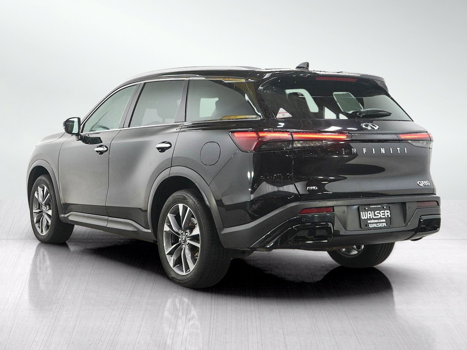 Used 2023 Mineral Black INFINITI LUXE image 3