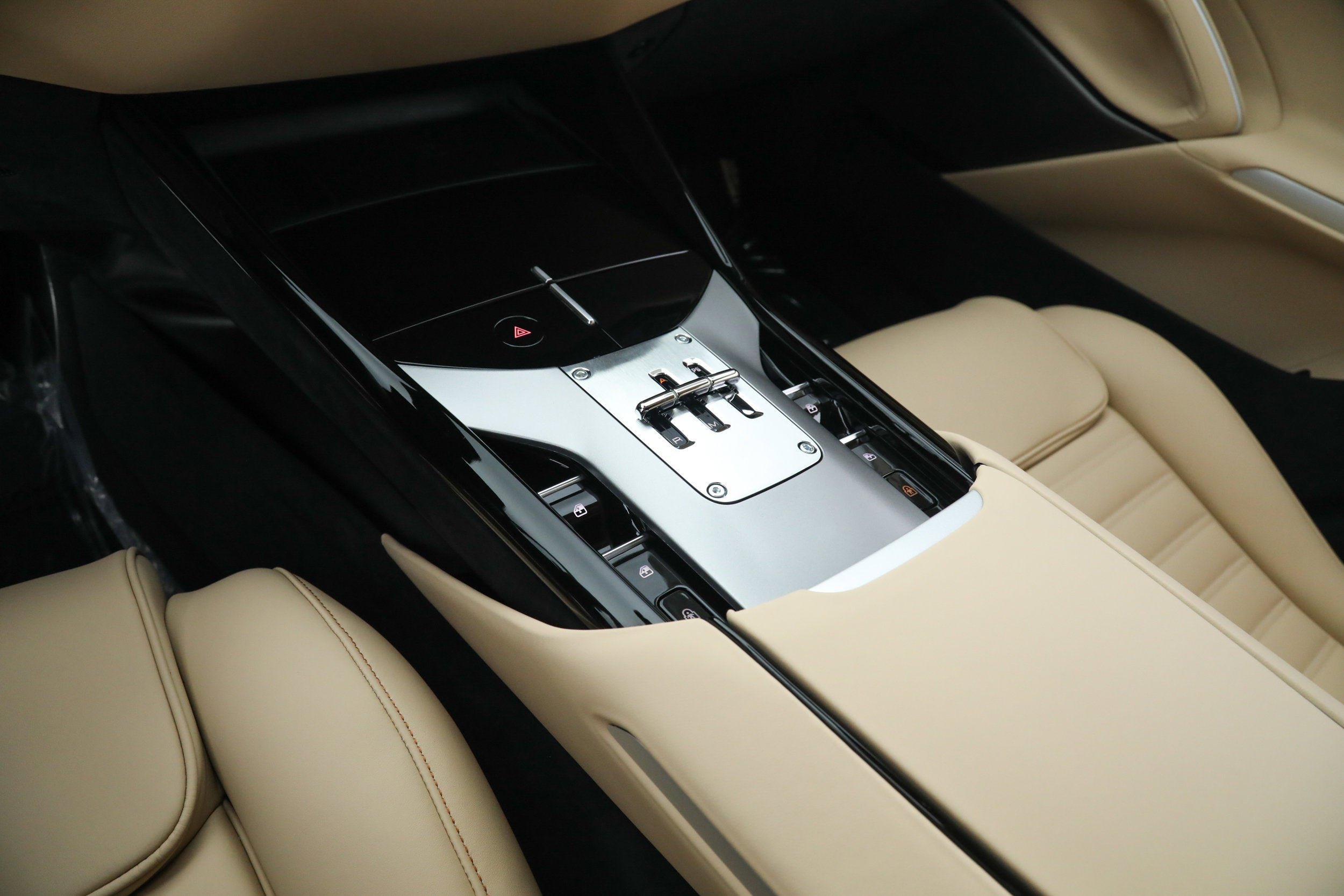 Certified Used 2025 Nero Purosangue Ferrari  image 32