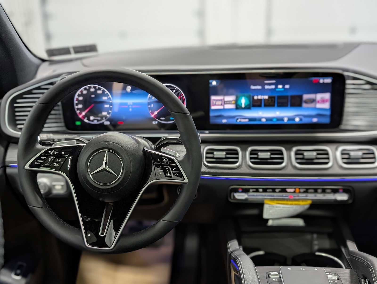 New 2026 MANUFAKTUR Moonlight White Magno Mercedes-Benz GLE 450 image 6