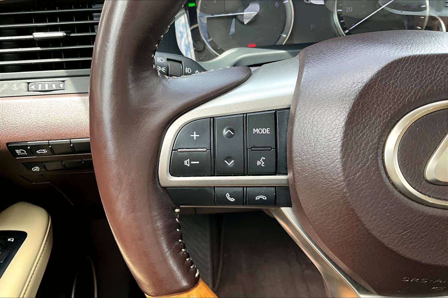 Used 2019 Eminent White Pearl Lexus Premium image 22