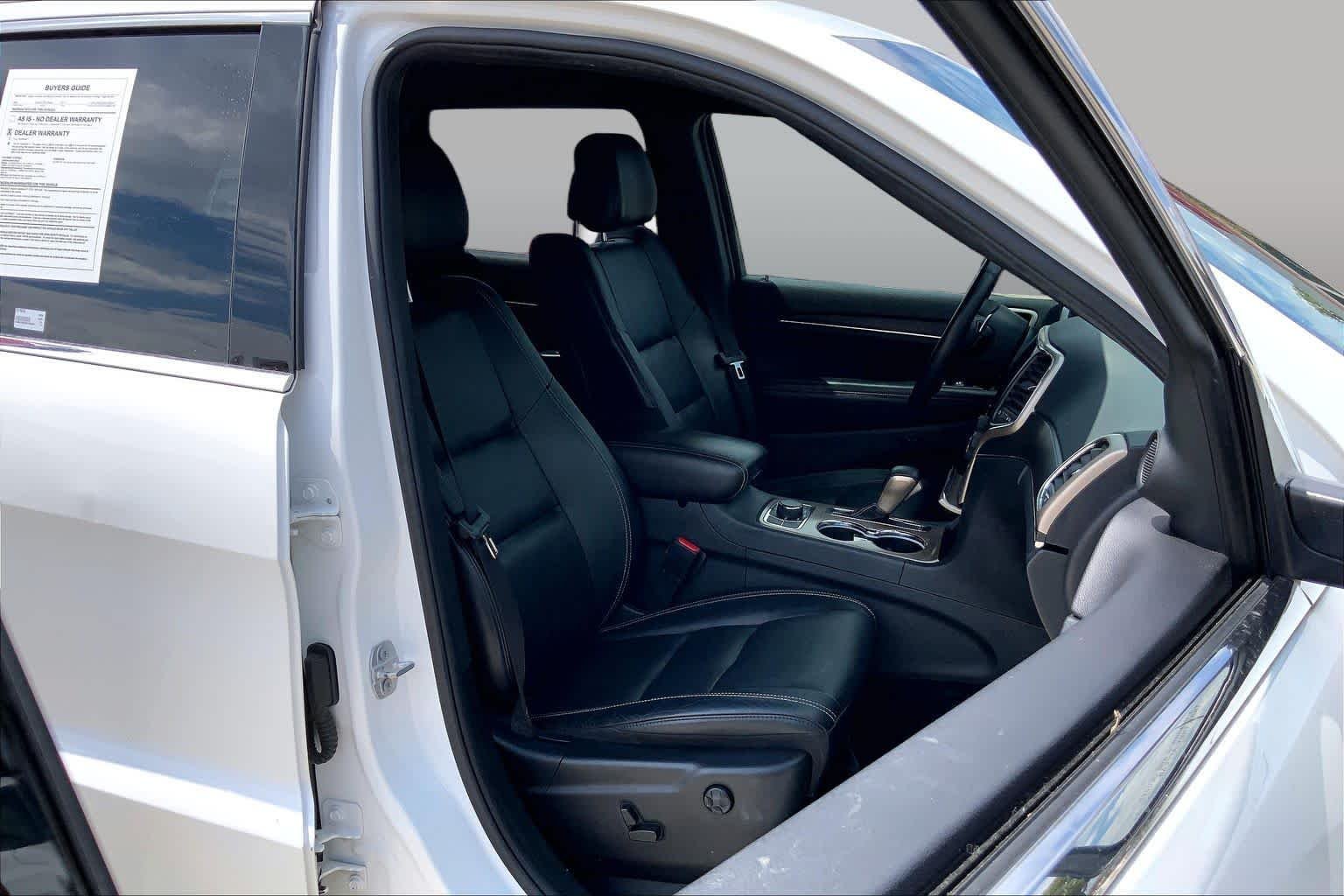 Used 2017 Bright White Clearcoat Jeep Limited image 9
