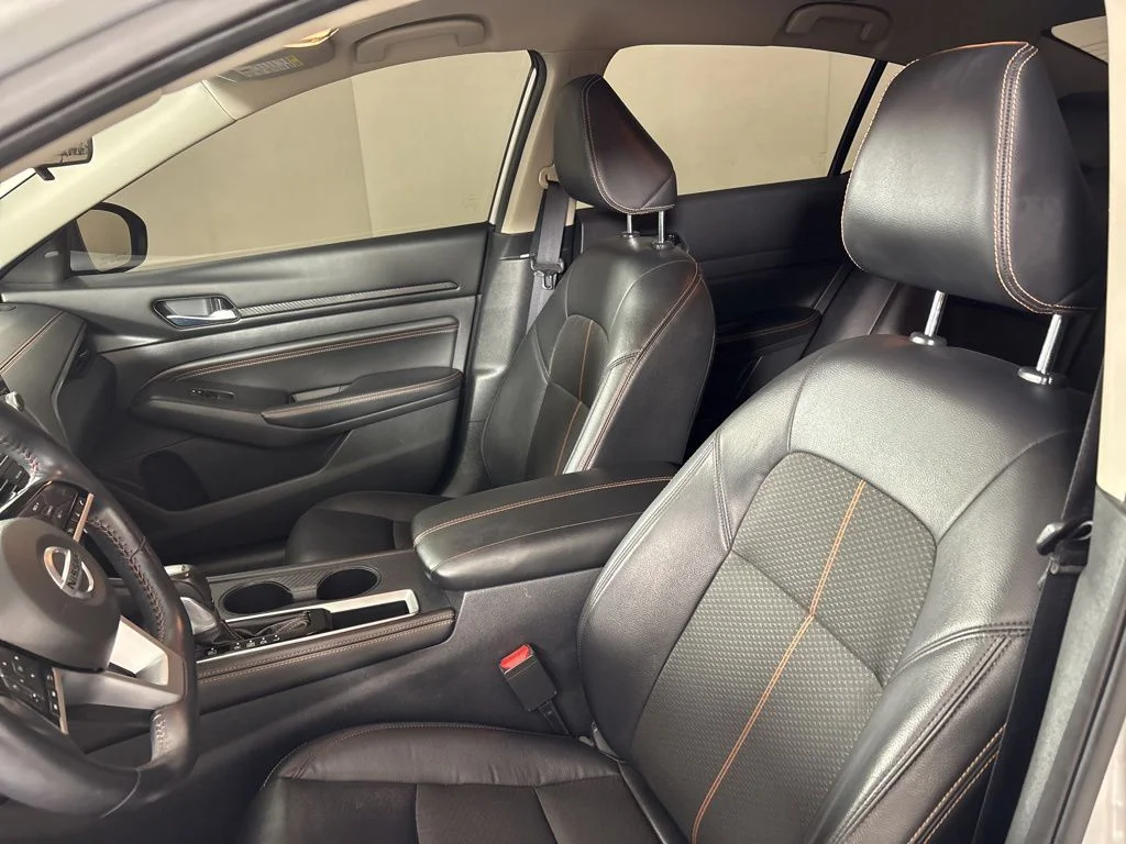 Used 2021 Silver Nissan 2.5 SR image 25